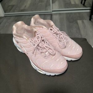 Women's Pink Nike Shoes